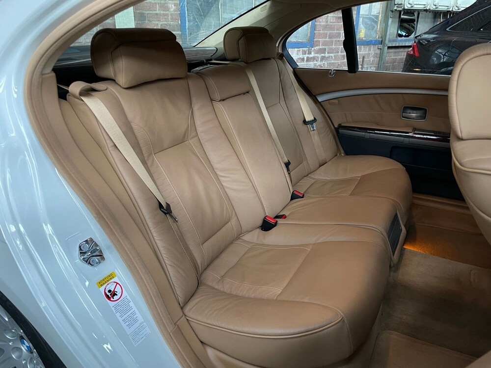 BMW 760Li E65 6.0 V12 445hp 2004