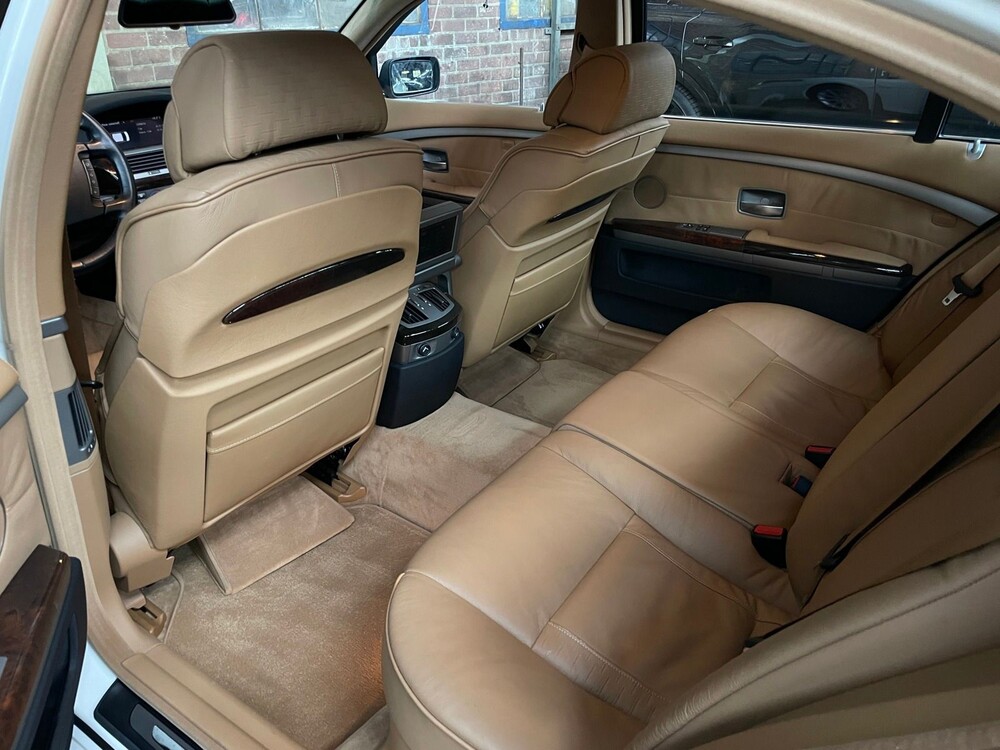 BMW 760Li E65 6.0 V12 445hp 2004