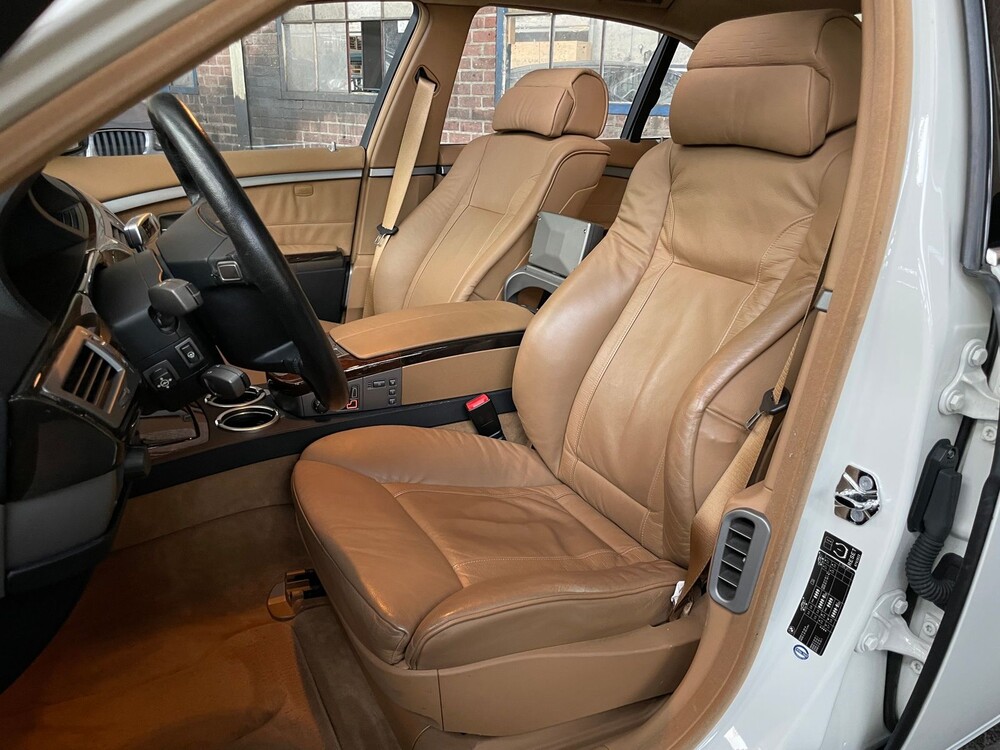 BMW 760Li E65 6.0 V12 445hp 2004