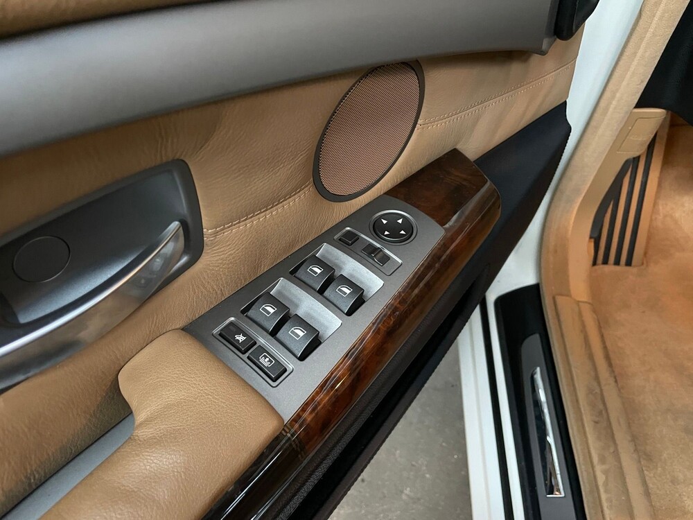 BMW 760Li E65 6.0 V12 445hp 2004
