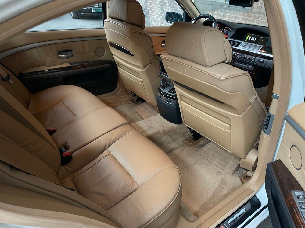 BMW 760Li E65 6.0 V12 445hp 2004