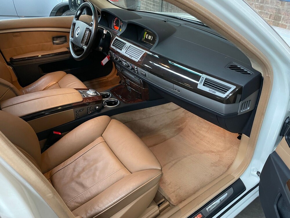 BMW 760Li E65 6.0 V12 445hp 2004