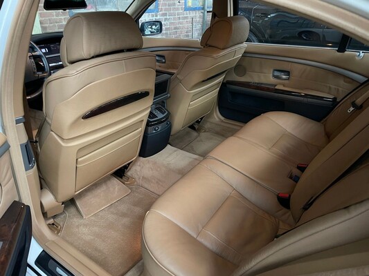 BMW 760Li E65 6.0 V12 445pk 2004