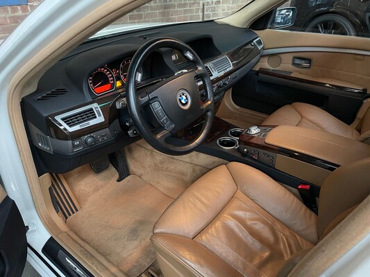 BMW 760Li E65 6.0 V12 445pk 2004