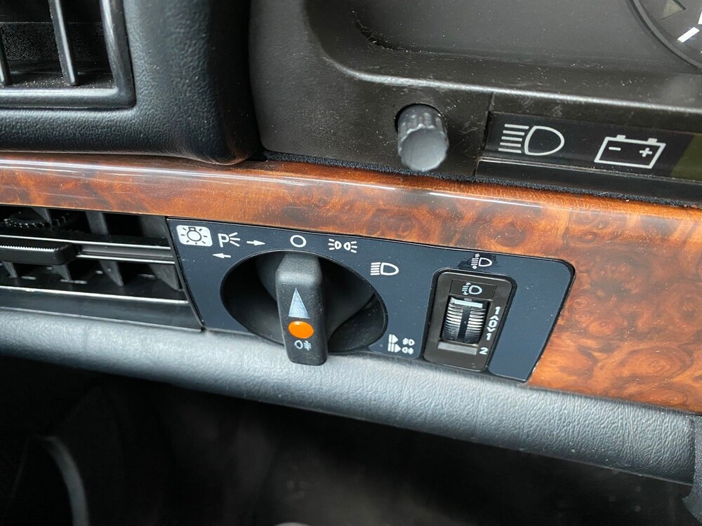 Mercedes-Benz 380 SEC 204hp 1985 S-Class, 57-LZB-9