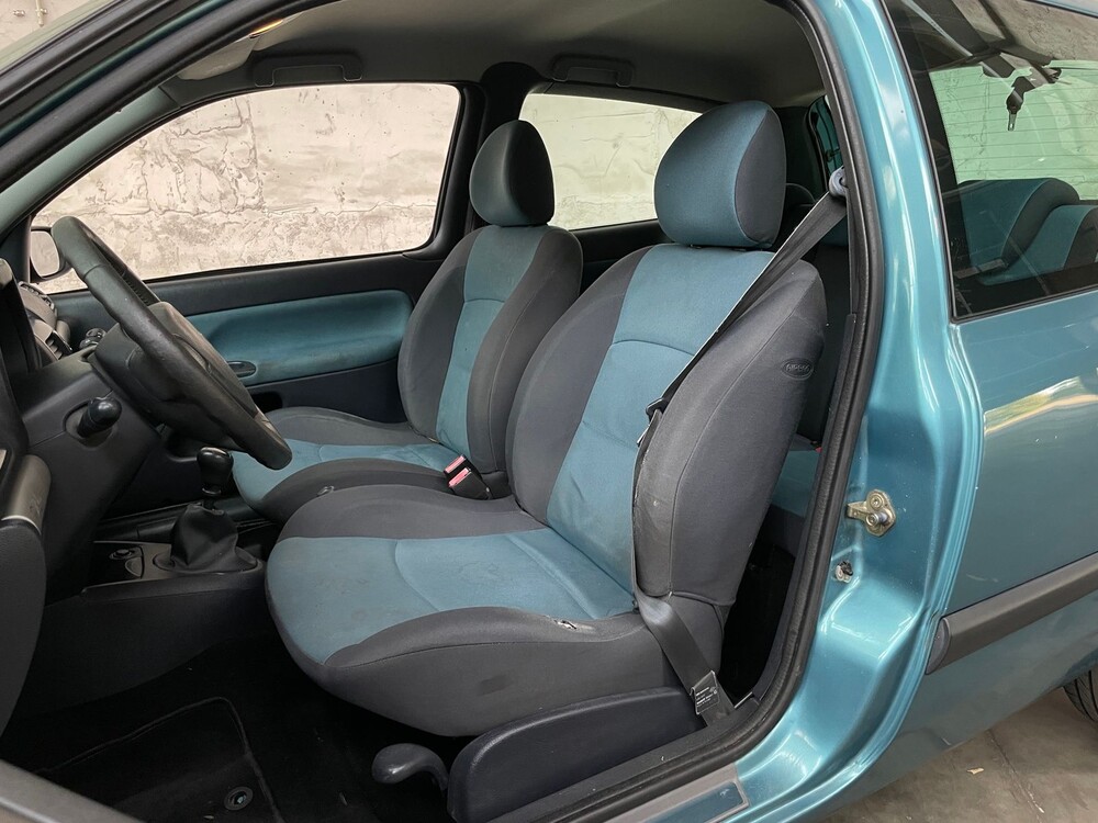 Renault Clio 1.2-16V 75PS 2004 -Orig. NL-, 98-PH-DZ