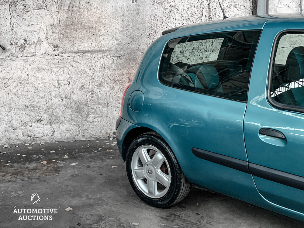 Renault Clio 1.2-16V 75PS 2004 -Orig. NL-, 98-PH-DZ