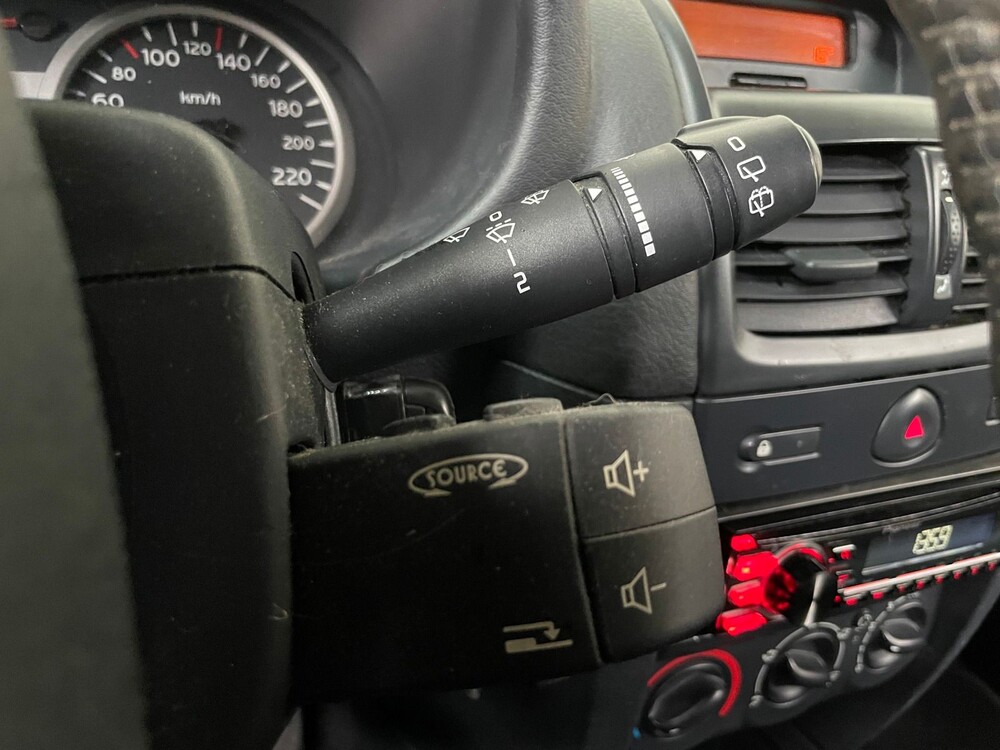 Renault Clio 1.2-16V 75PS 2004 -Orig. NL-, 98-PH-DZ