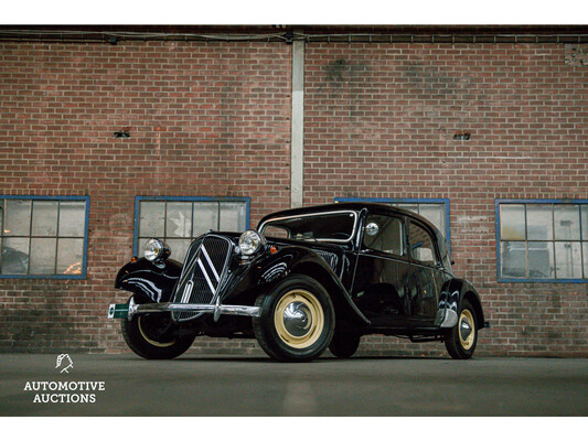 Private Collection Classic & Luxury Cars in Boxmeer