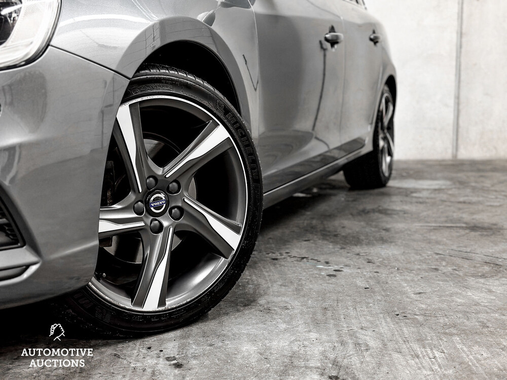 Volvo V60 2.0 D3 R-Design 150PS 2016, XR-726-J