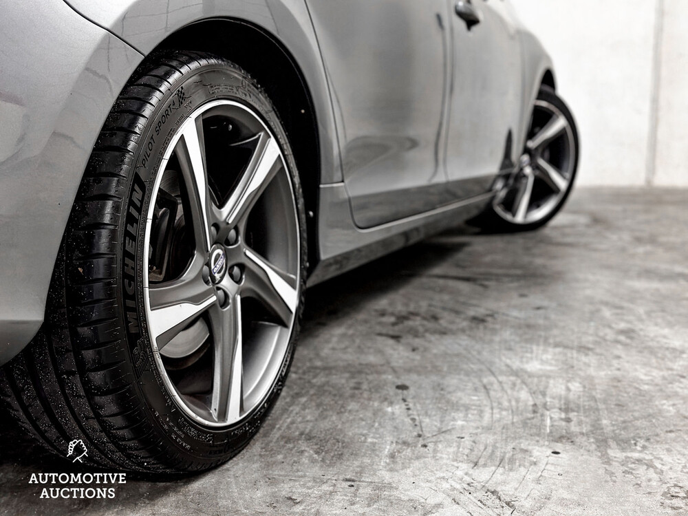 Volvo V60 2.0 D3 R-Design 150PS 2016, XR-726-J