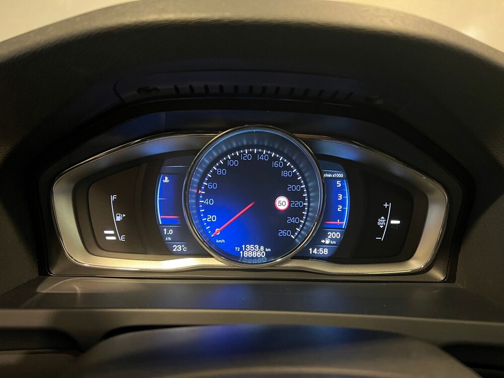 Volvo V60 2.0 D3 R-Design 150PS 2016, XR-726-J