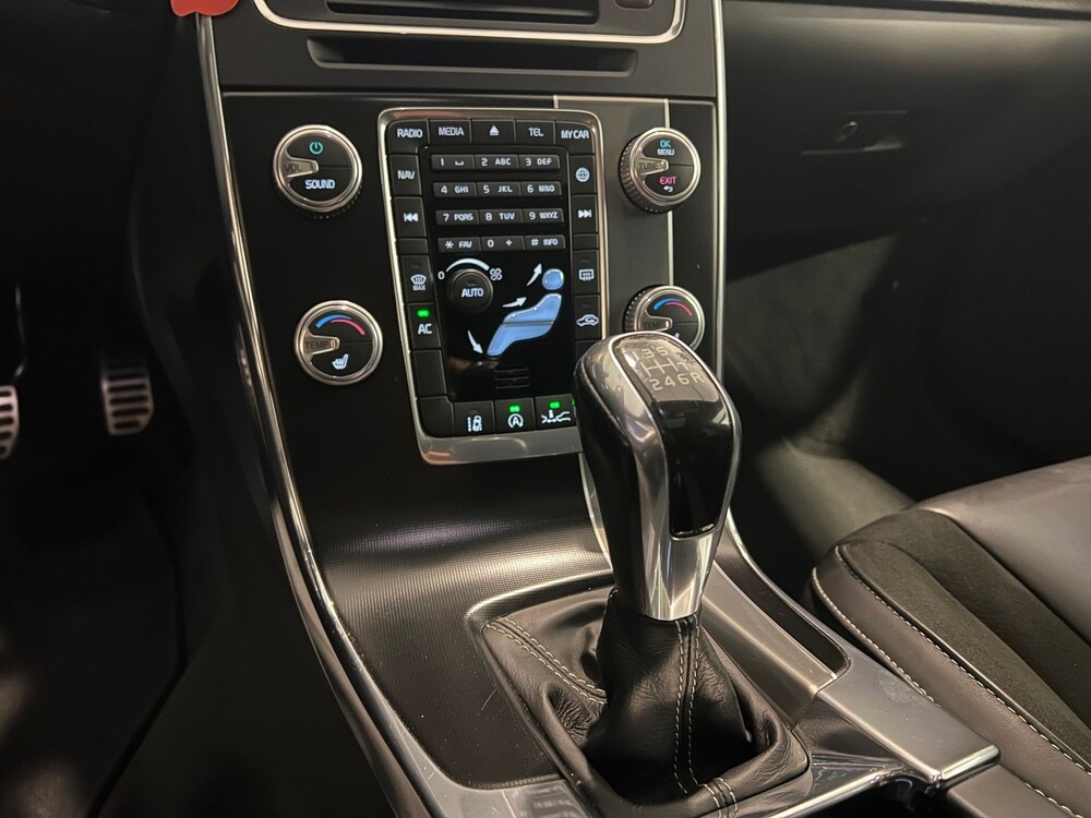 Volvo V60 2.0 D3 R-Design 150PS 2016, XR-726-J