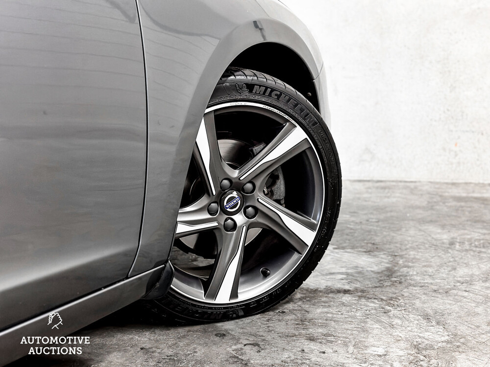 Volvo V60 2.0 D3 R-Design 150PS 2016, XR-726-J