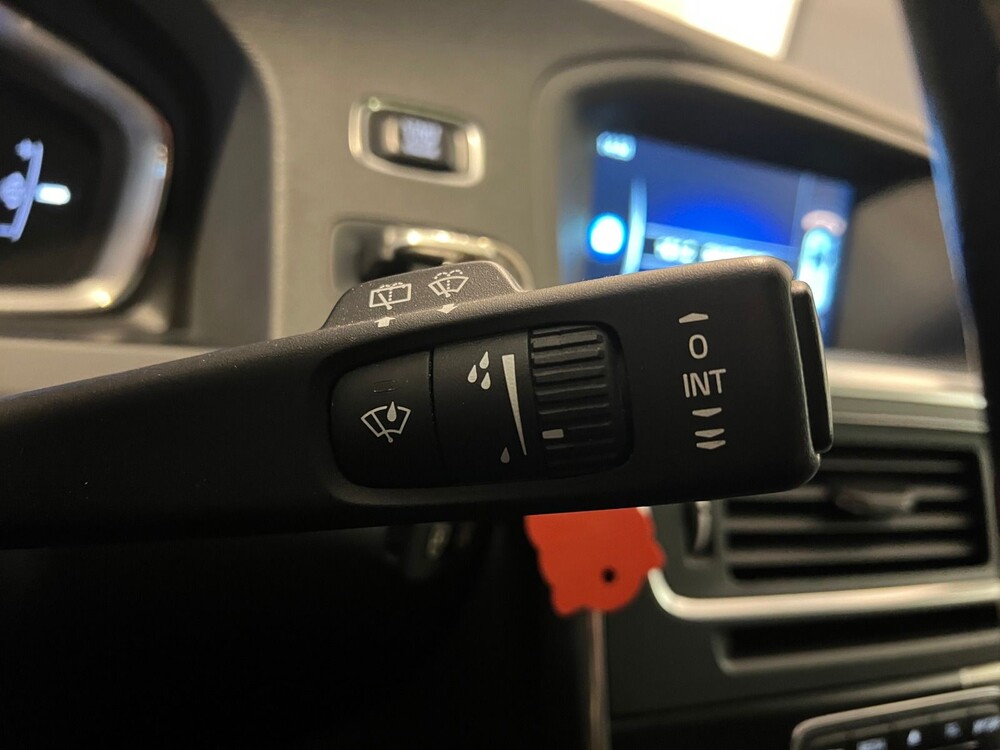 Volvo V60 2.0 D3 R-Design 150PS 2016, XR-726-J