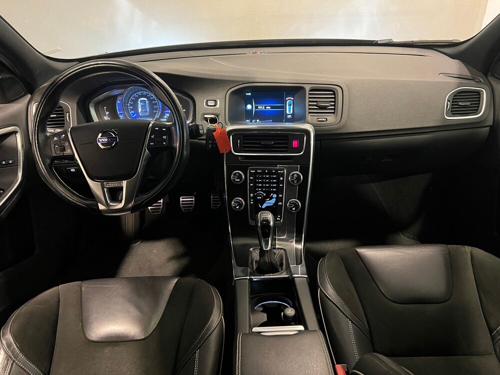 Volvo V60 2.0 D3 R-Design 150PS 2016, XR-726-J