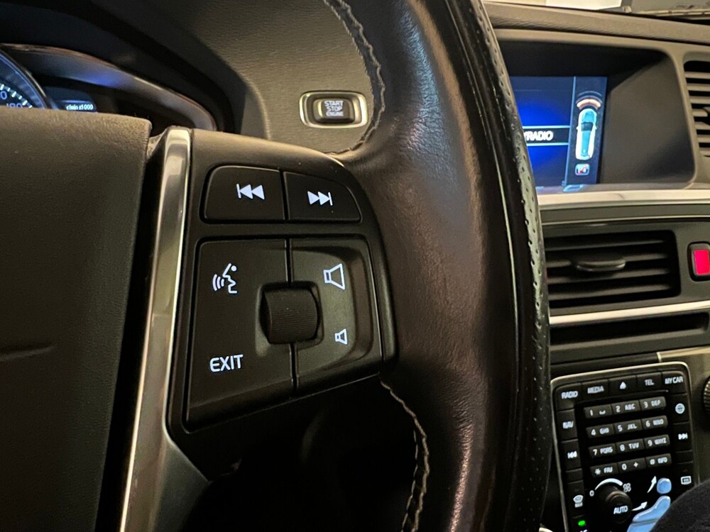 Volvo V60 2.0 D3 R-Design 150PS 2016, XR-726-J