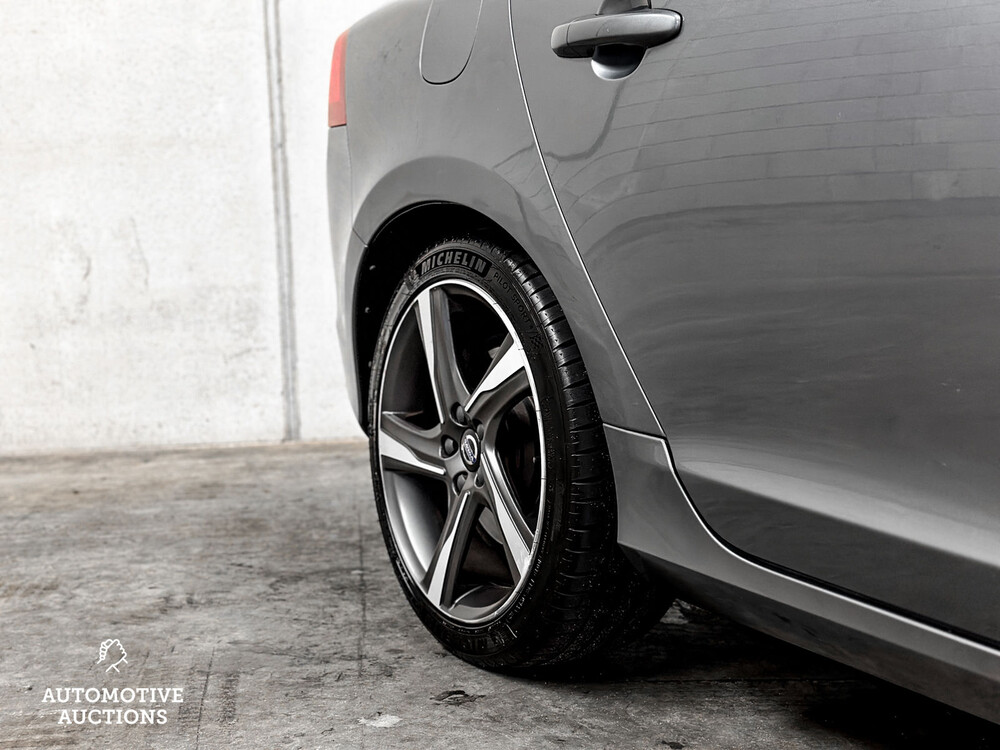 Volvo V60 2.0 D3 R-Design 150PS 2016, XR-726-J