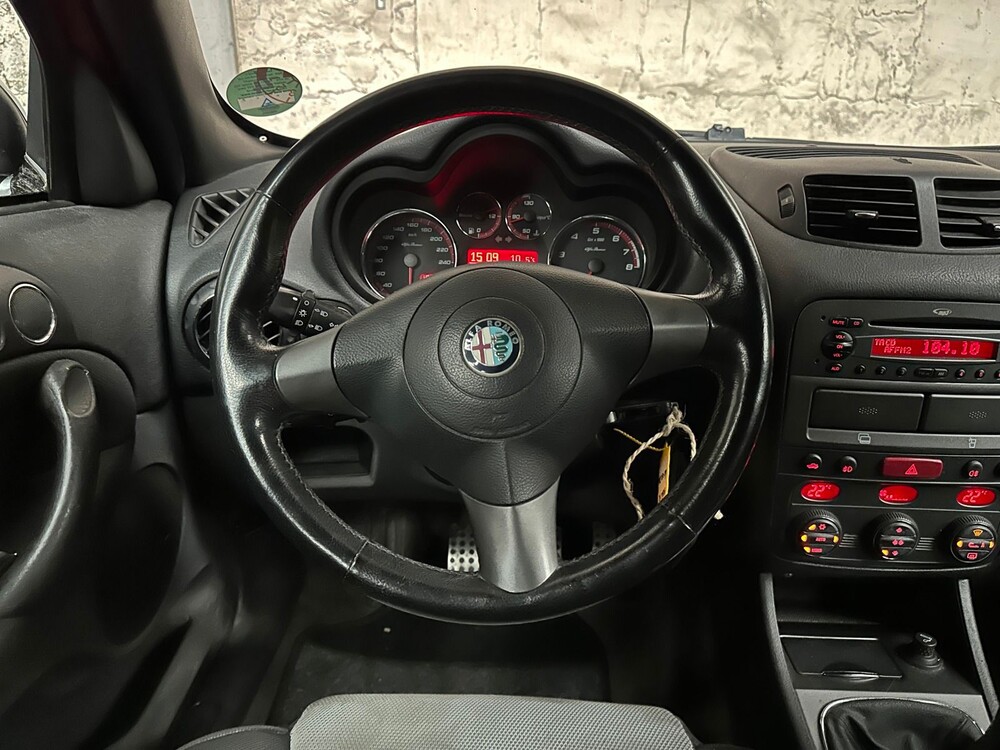 Alfa Romeo 147 1.6 TS Blackline II 105hp 2007 -Orig. NL- 60-XR-ZN