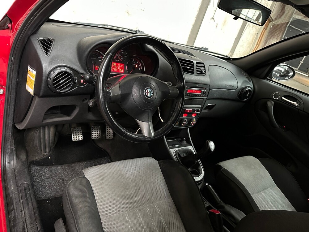 Alfa Romeo 147 1.6 TS Blackline II 105hp 2007 -Orig. NL- 60-XR-ZN