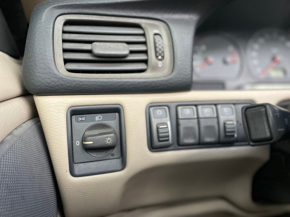 Volvo C70 Convertible 2.3 T5 Luxury 239hp 2000, 51-RJ-BZ