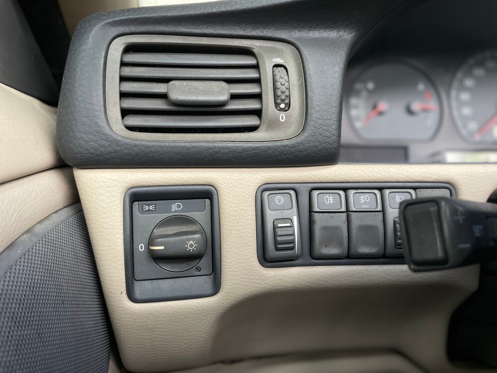 Volvo C70 Convertible 2.3 T5 Luxury 239hp 2000, 51-RJ-BZ