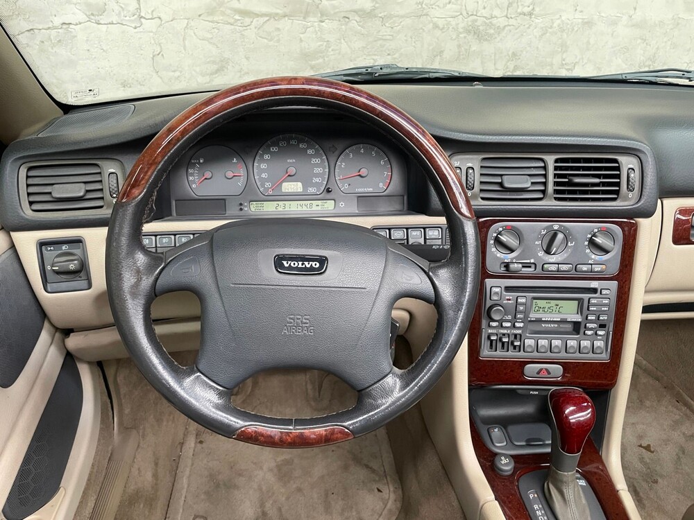 Volvo C70 Convertible 2.3 T5 Luxury 239hp 2000, 51-RJ-BZ