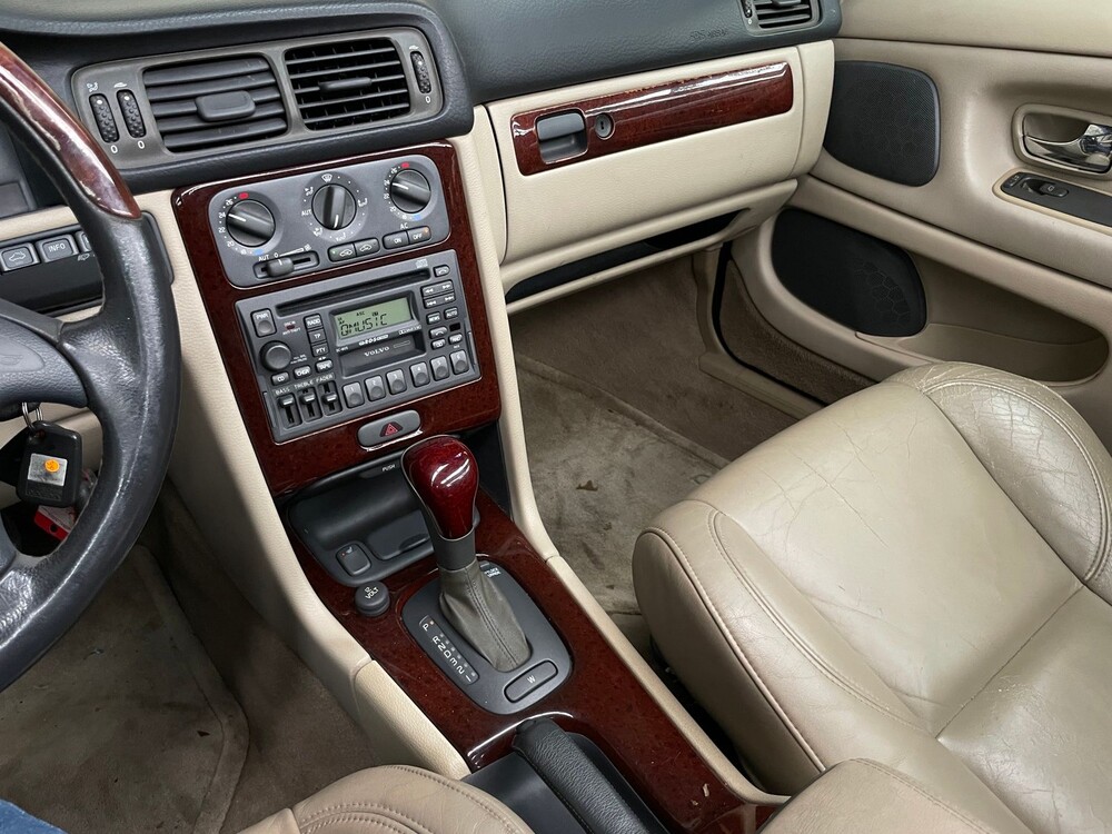 Volvo C70 Convertible 2.3 T5 Luxury 239hp 2000, 51-RJ-BZ