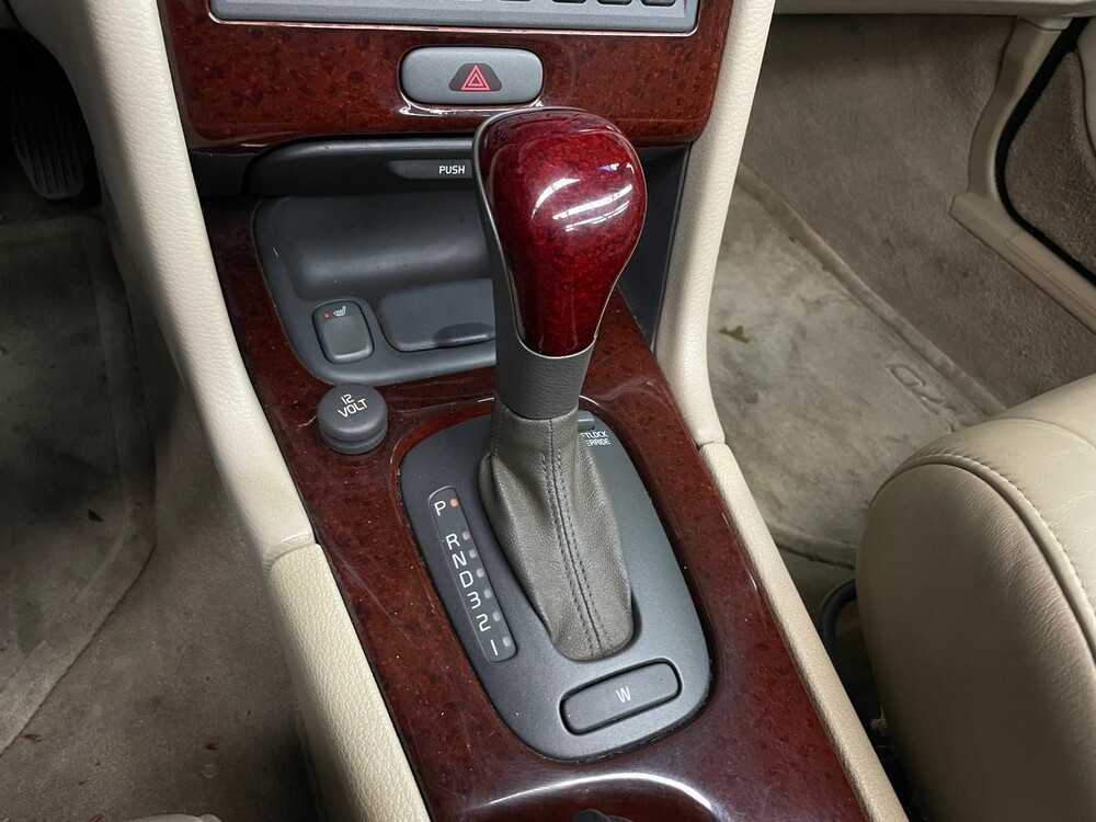 Volvo C70 Convertible 2.3 T5 Luxury 239hp 2000, 51-RJ-BZ