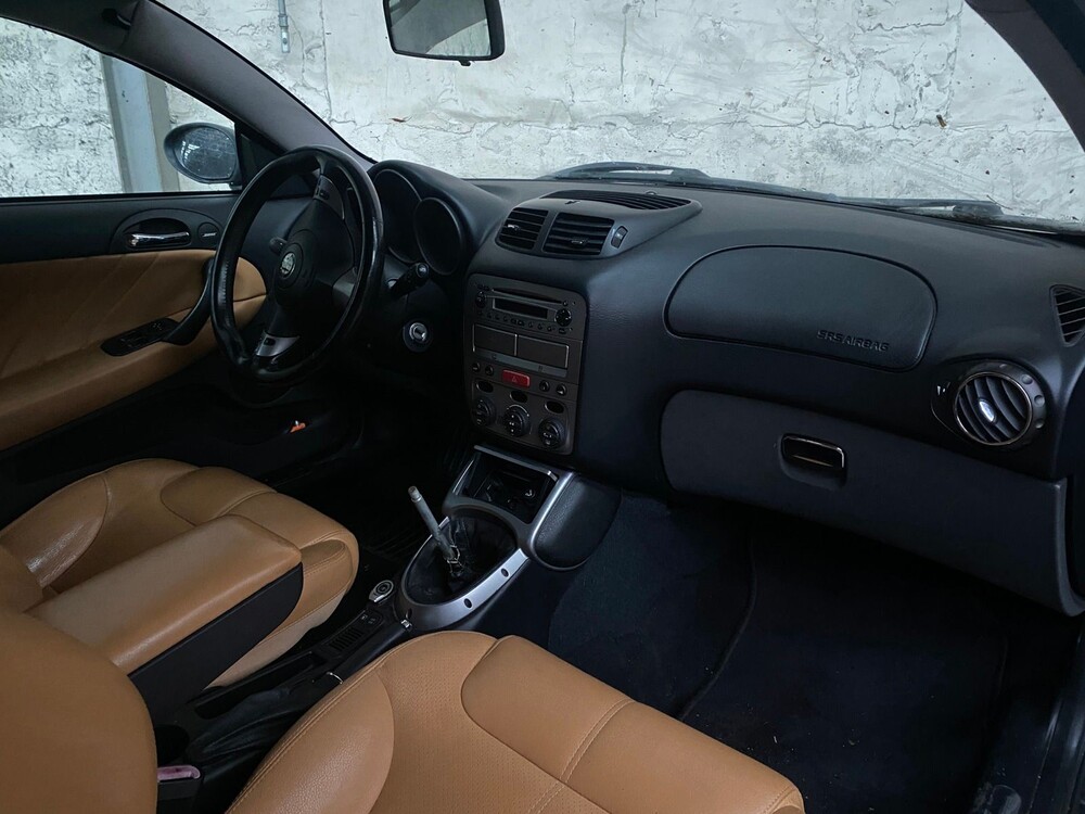 Alfa Romeo GT 2.0 JTS Distinctive 166hp 2005 -Orig. NL-, 79-RV-LJ