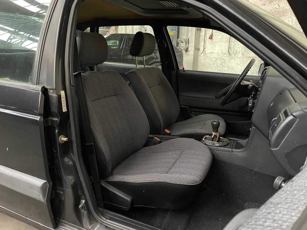 Volkswagen Passat 1.8 CL 90PS 1991 -Orig. NL-, ZJ-05-XG