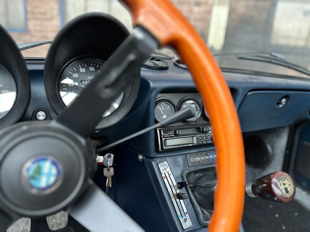 Alfa Romeo Spider 2.0 Veloce 128PS 1984, JD-XP-73