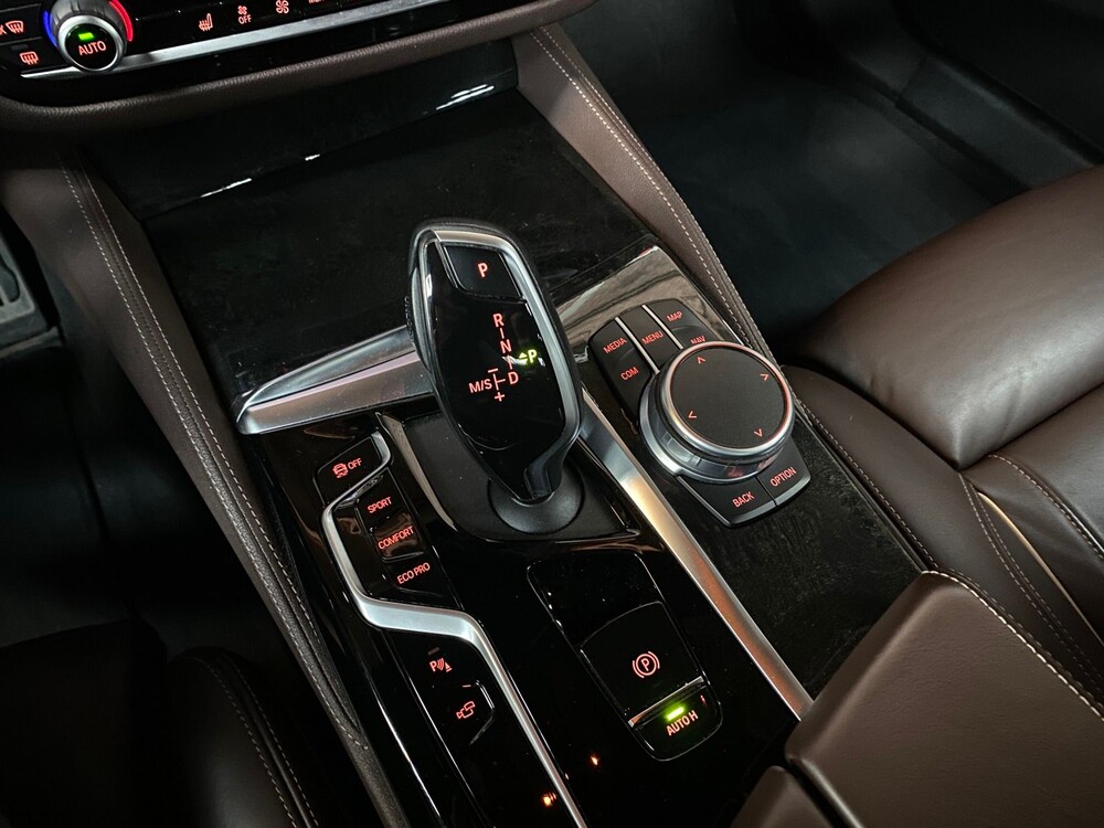 BMW 520i M-Performance M-Sport High Executive Edition -Facelift- 184PS 2020 -Orig. NL-5 Serie, J-372-ZJ