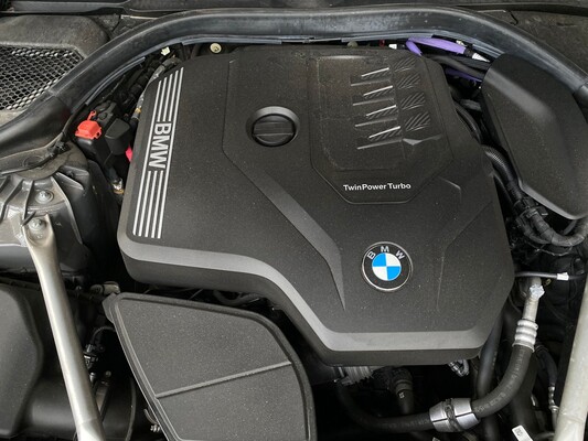 BMW 520i M-Performance M-Sport High Executive Edition -Facelift- 184hp 2020 -Orig. NL-5 Series, J-372-ZJ