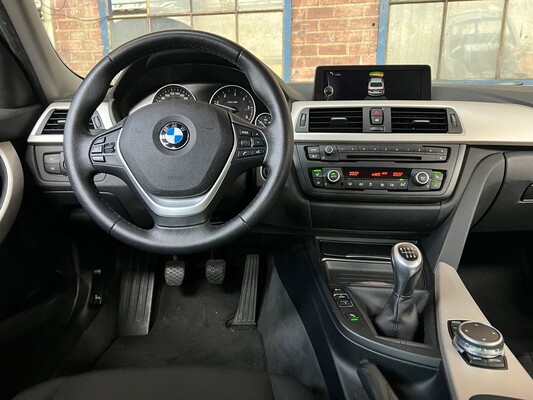 BMW 318d High Executive F30 143pk 2015 3-serie, XV-307-K