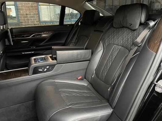 BMW 750Li High Executive 449PS 2016 7er, PL-586-X