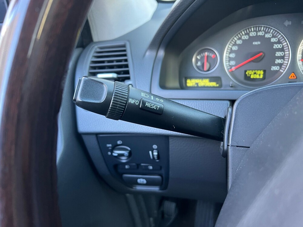 Volvo XC90 4.4 V8 Executive 315hp 2005, X-252-GV -Youngtimer-