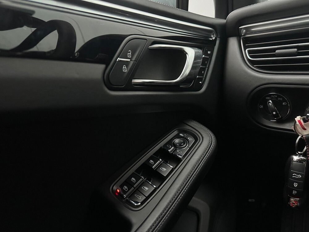 Porsche Macan S 3.0 V6 Sport-Chrono 354hp NEW-MODEL 2019, H-431-SR