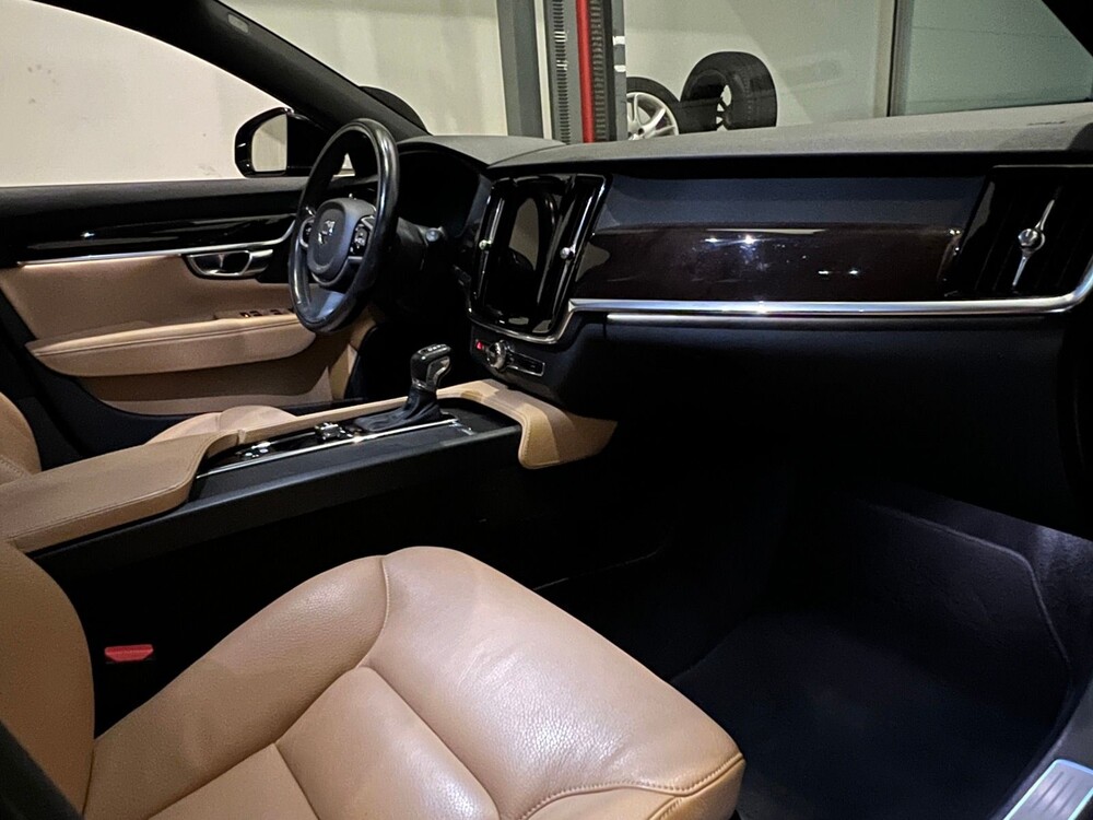 Volvo V90 2.0 D4 Momentum 190hp 2017 -Orig. NL-, NB-007-J