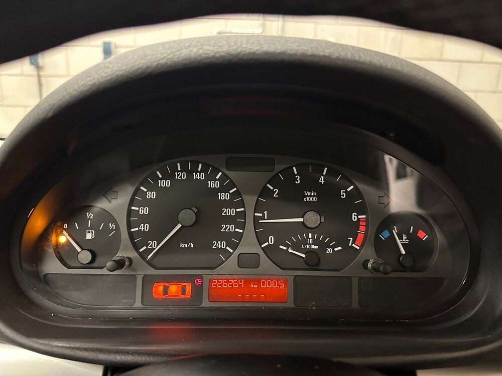 BMW 318i Special Executive 3-Series 143hp 2003, 84-TTS-6