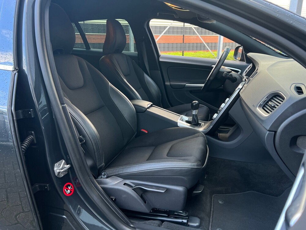 Volvo V60 2.0 D3 136hp 2015, ZN-778-S