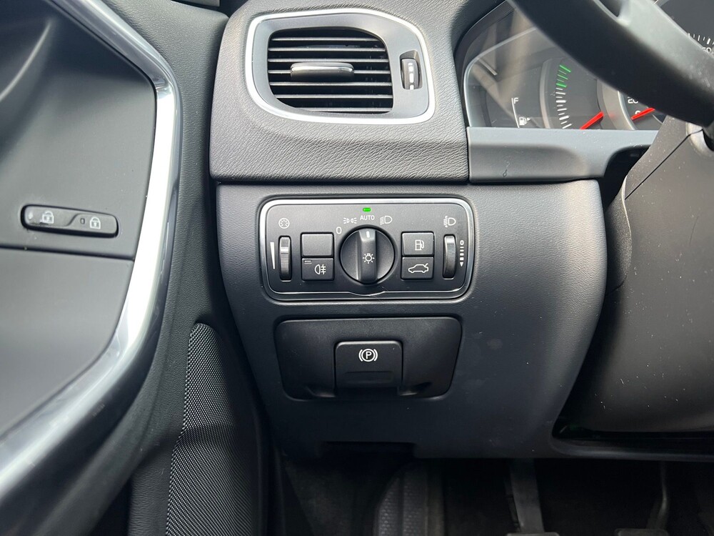 Volvo V60 2.0 D3 136hp 2015, ZN-778-S