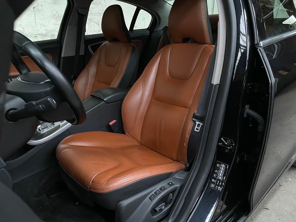 Volvo S60 3.0 T6 AWD Summum 305pk 2010 -Orig. NL- 50-LTS-5