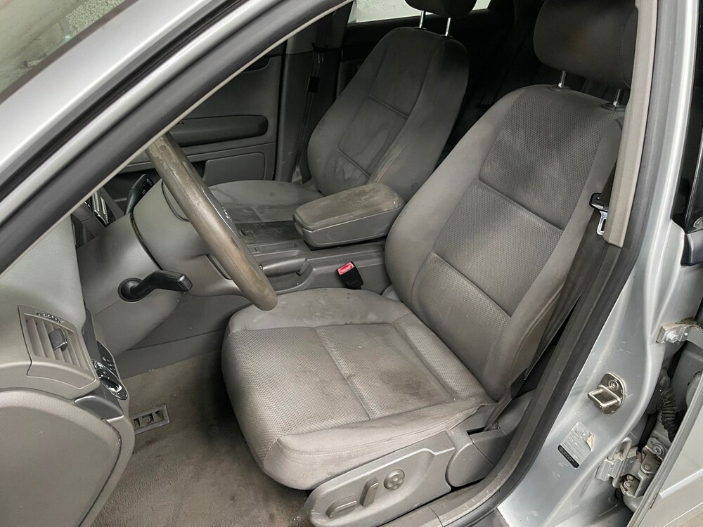 Audi A4 Avant 2.0 131pk 2002, 5-KXL-34 -Yountimer-