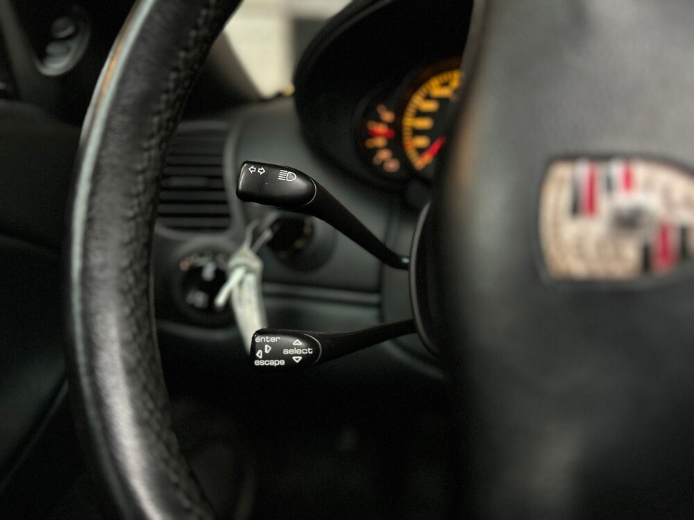 Porsche 911 996.2 Coupé Carrera 4S 3.6 -Hangeschakeld- 320pk 2002, 49-NTB-9