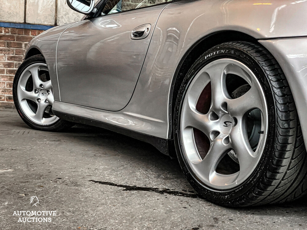 Porsche 911 996.2 Coupé Carrera 4S 3.6 -Hangeschakeld- 320pk 2002, 49-NTB-9