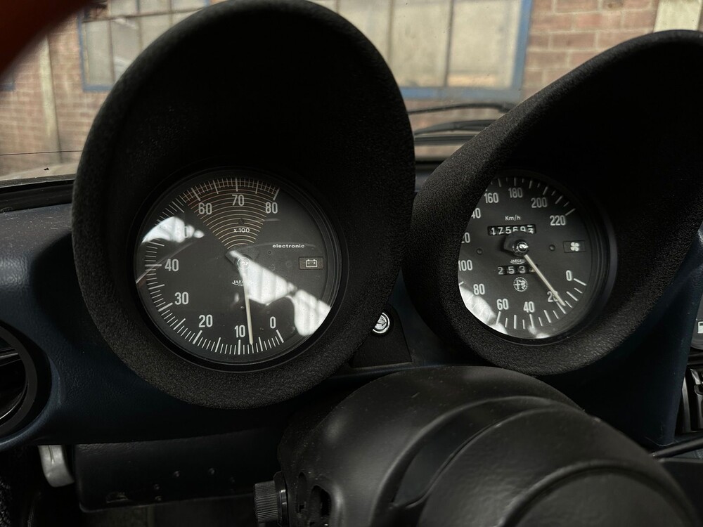 Alfa Romeo Spider 2.0 Veloce 128pk 1984, JD-XP-73