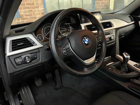 BMW 318d High Executive F30 143pk 2015 3-serie, XV-307-K
