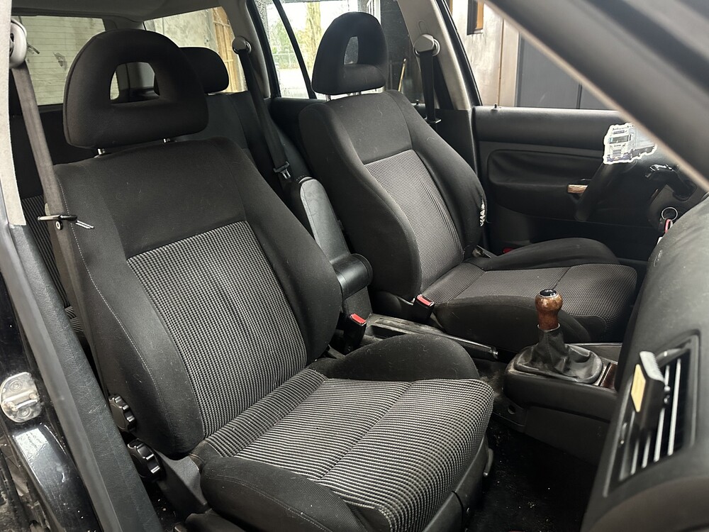 Volkswagen Bora Variant 2.3 V5 Highline 150hp 1999 -Orig. NL-, 52-DJ-BZ