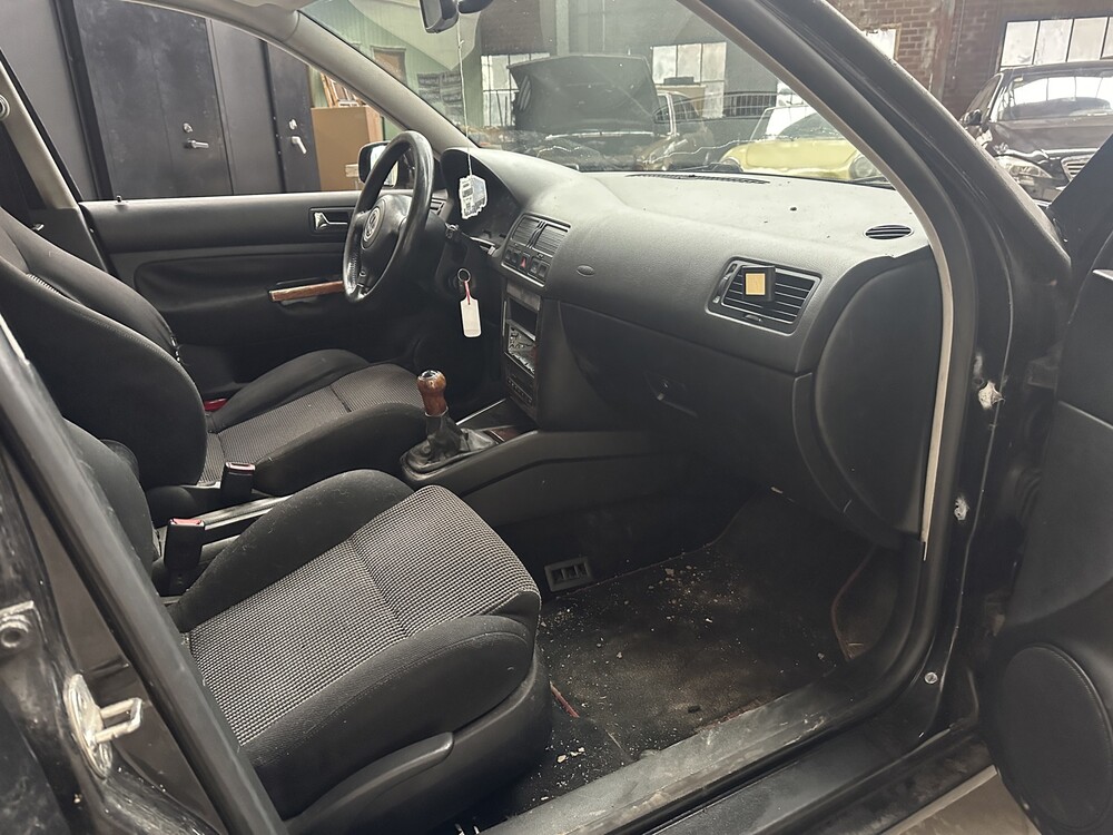 Volkswagen Bora Variant 2.3 V5 Highline 150hp 1999 -Orig. NL-, 52-DJ-BZ